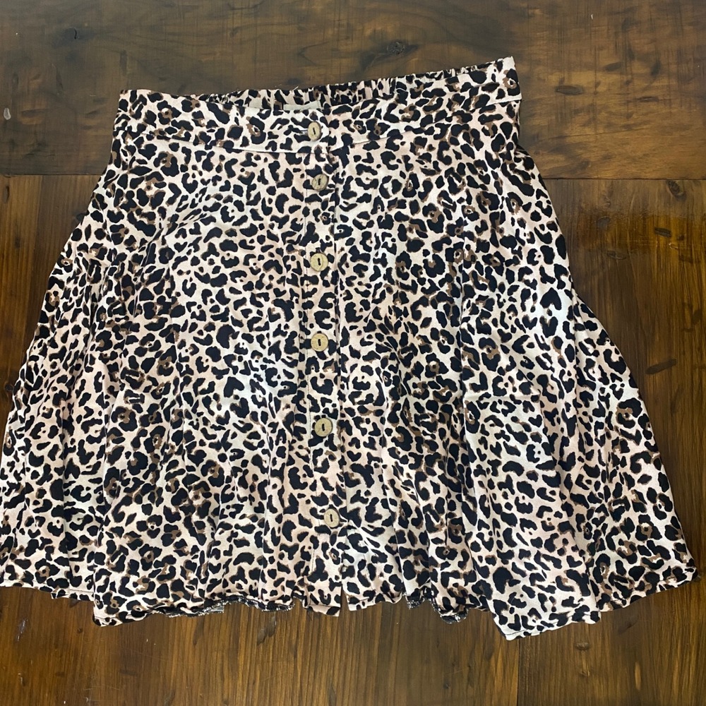 Maurices Women's Small button skater leopard print mini skirt SKU C113